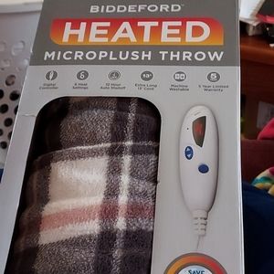 Heated microplush throw